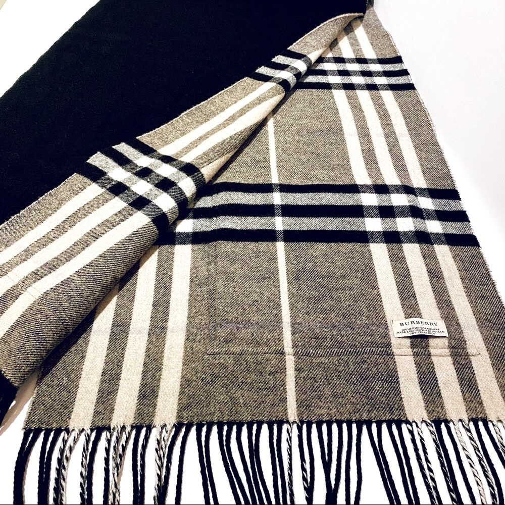 BURBERRY LONDON HELENE REVERSIBLE 2 POCKETS SCARF / WRAP. - Picture 7 of 9
